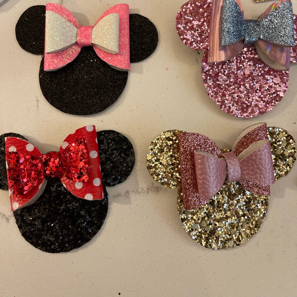 Minnie Mouse hair clips
